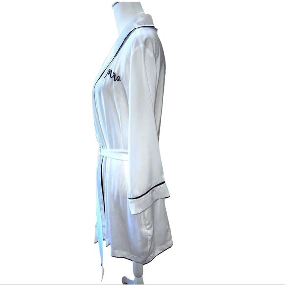 Kate Spade Satin Bridal Robe White Black Trim “Mrs.” Embroidered Belted M - Picture 2 of 10